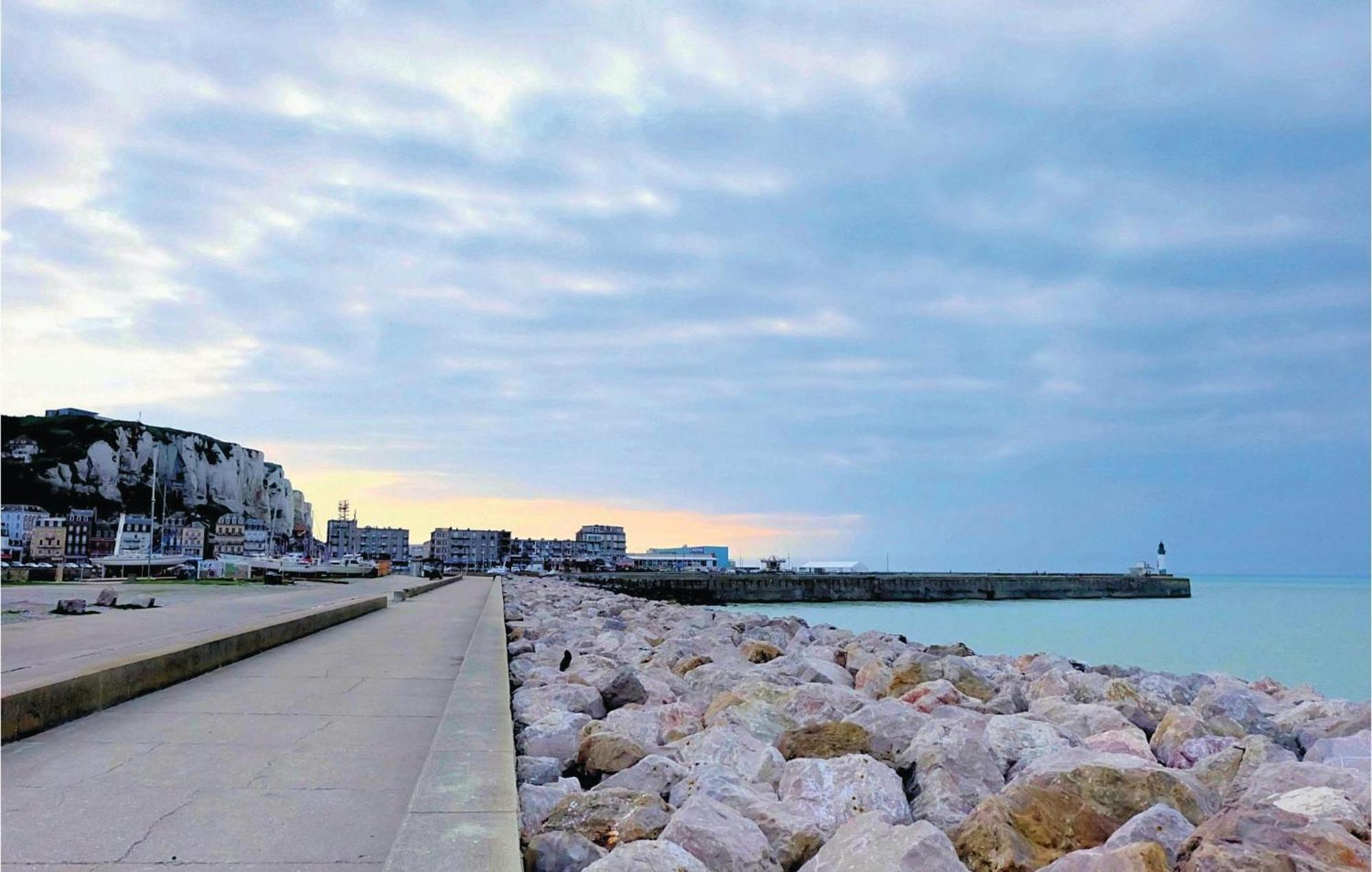 2 Bedroom Awesome Apartment In Mers-Les-Bains Extérieur photo